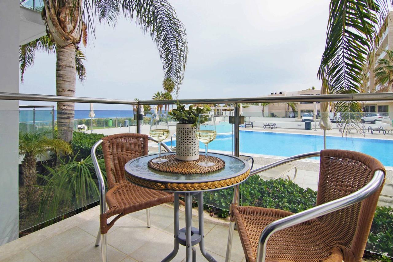 Diana - Coralli Beachfront Apartment Protaras Exterior photo